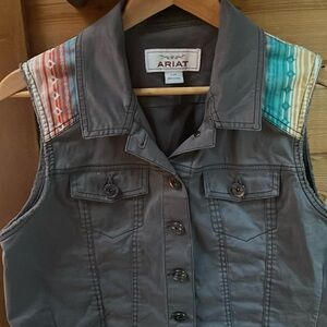 Women’s Ariat western vest. Super flattering shape and Like new condition.